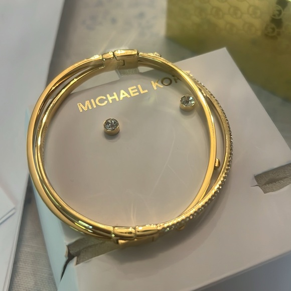 π Michael Kors Gold color Bracelet and Earring Set - Picture 7 of 17